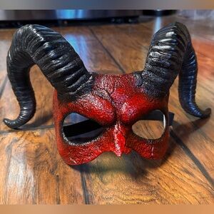 Masquerade Men’s black and red horned mask